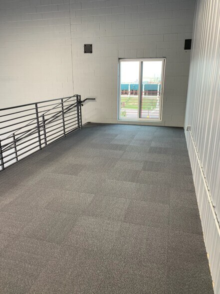 More Photos Of 1925 Deer Creek Rd, Monument Showroom For Sale