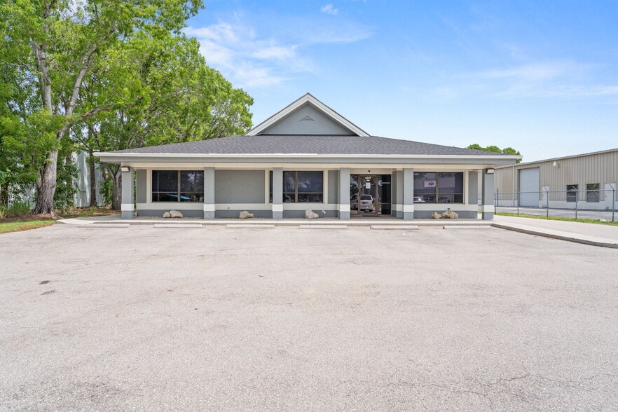 More Photos Of 6241 Arc Way, Fort Myers Office For Sale