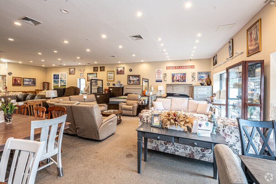 More Photos Of 607 Sunrise Hwy, Bellmore Storefront Retail Office For Sale