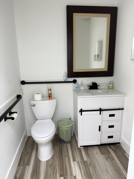 More Photos Of 1706 Riggins Rd, Tallahassee Medical For Lease