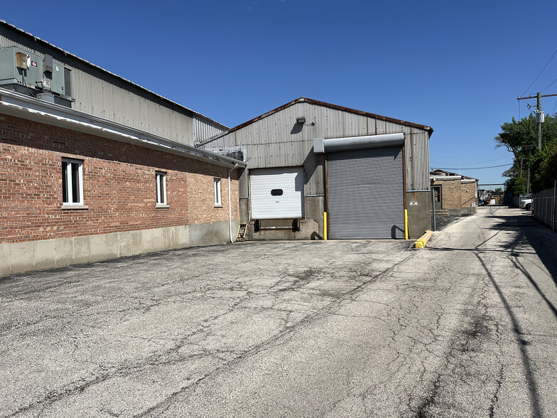 Primary Photo Of 9520 Seymour Ave, Schiller Park Warehouse For Lease