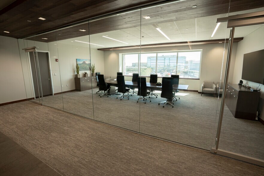 More Photos Of 404 Veterans Airpark Ln, Midland Office For Sale