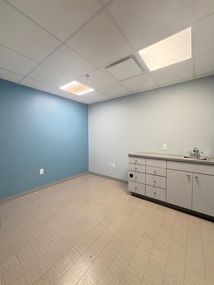 More Photos Of 163-03 Horace Harding Expy, Fresh Mdws, Fresh Meadows Medical For Sale
