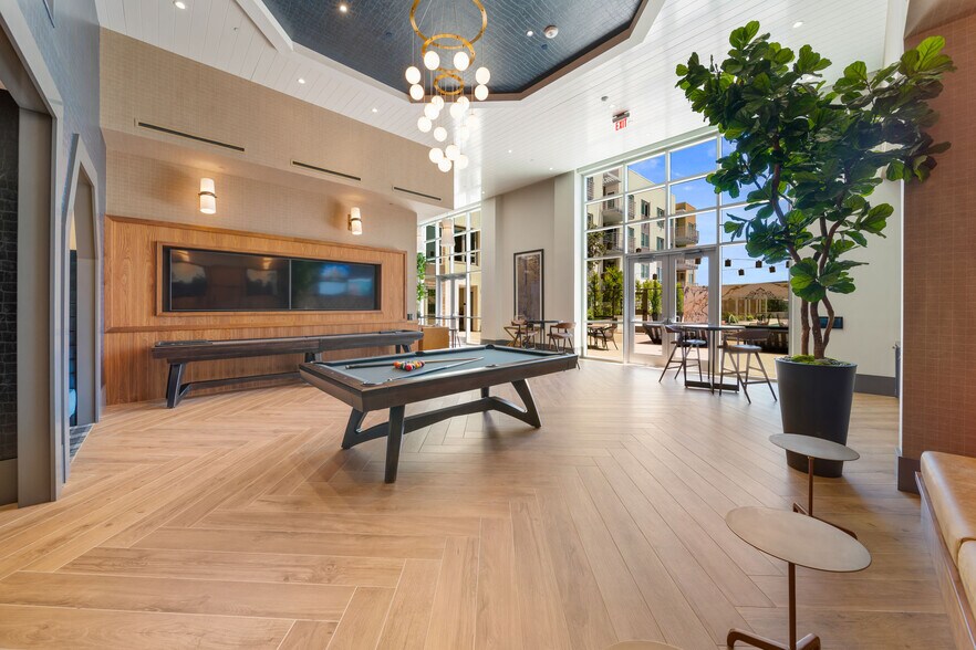More Photos Of 585 Anton Blvd, Costa Mesa Apartments For Lease
