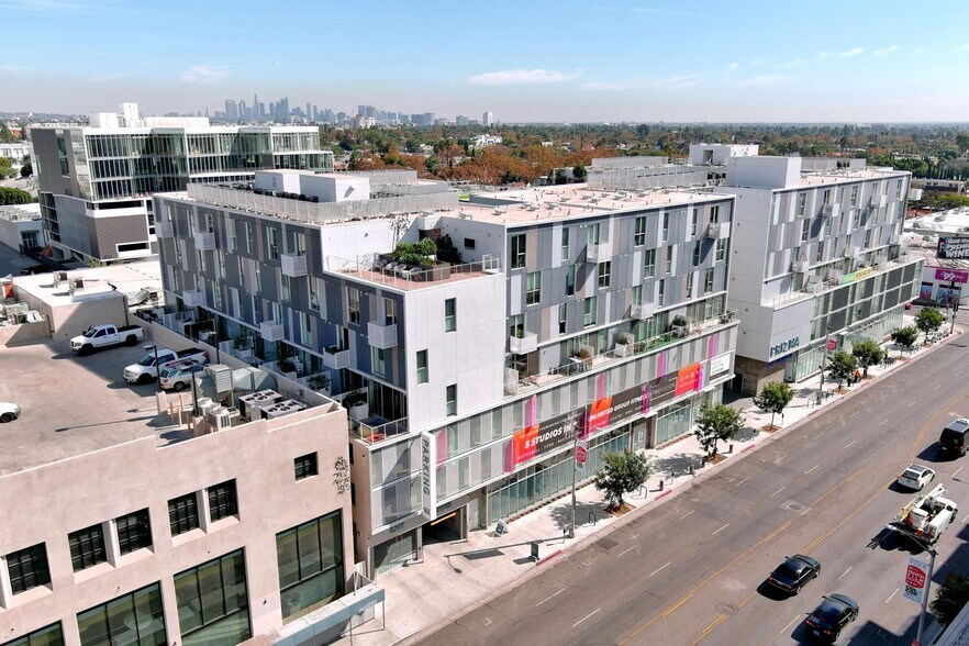 More Photos Of 900 N La Brea Ave, West Hollywood Apartments For Lease