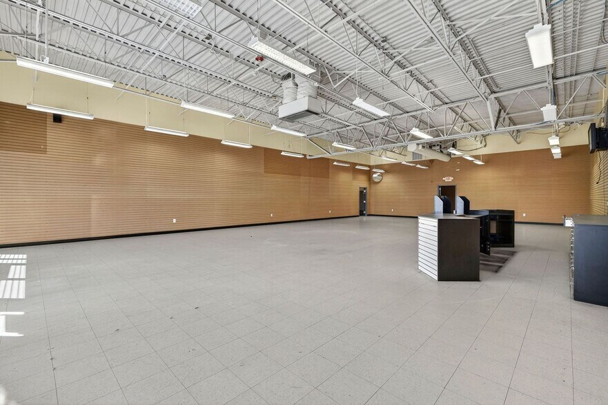 More Photos Of 300-326 Columbus Corners Dr, Whiteville Storefront For Lease