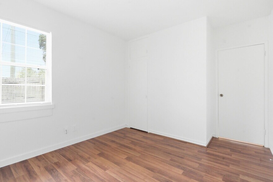 More Photos Of 1030 Camphor Ln, Deland General Retail For Sale