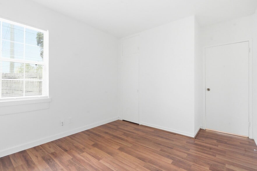 More Photos Of 1036 Camphor Ln, Deland General Retail For Sale