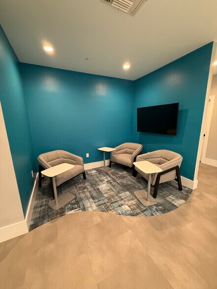 More Photos Of 3602 Colonial Ct, Fort Myers Office For Lease