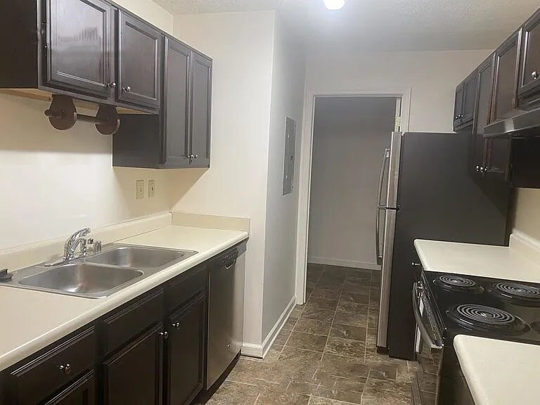More Photos Of 400 Dabney Dr, Lexington Apartments For Sale