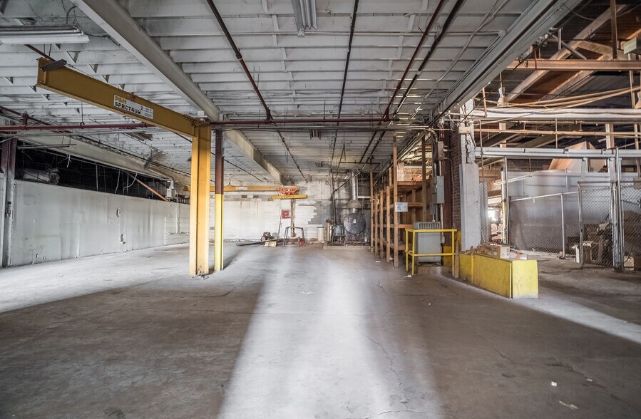 More Photos Of 413 Oxford Rd, Franklin Manufacturing For Sale