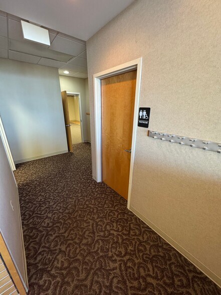 More Photos Of 1239 E 4th Street Rd, Seymour Office For Lease