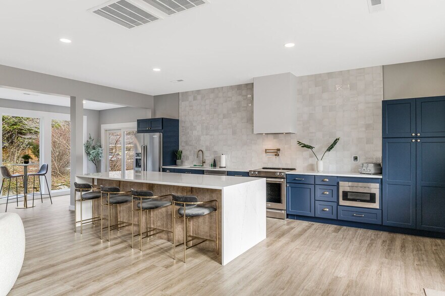 More Photos Of 4102 Soco Rd, Maggie Valley Hotel For Sale