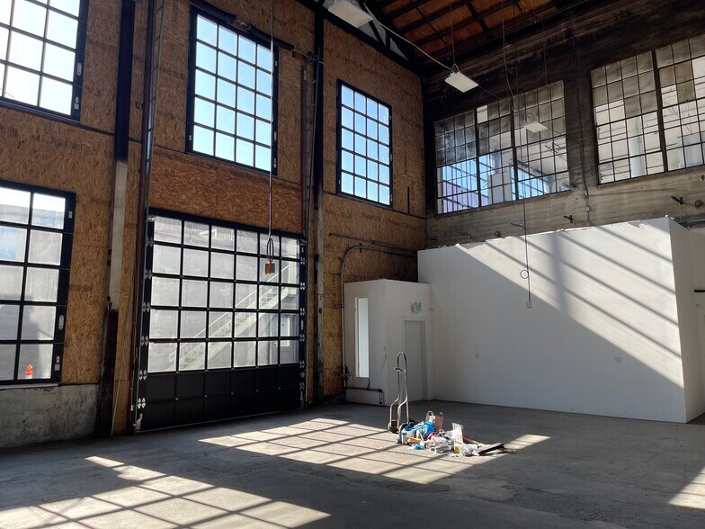 More Photos Of 866-900 N Columbia Blvd, Portland Unknown For Lease