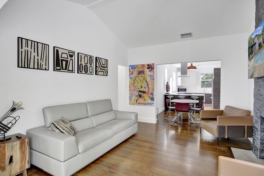 More Photos Of 430 Ne 121st St, Biscayne Park Movie Radio TVStudio For Sale