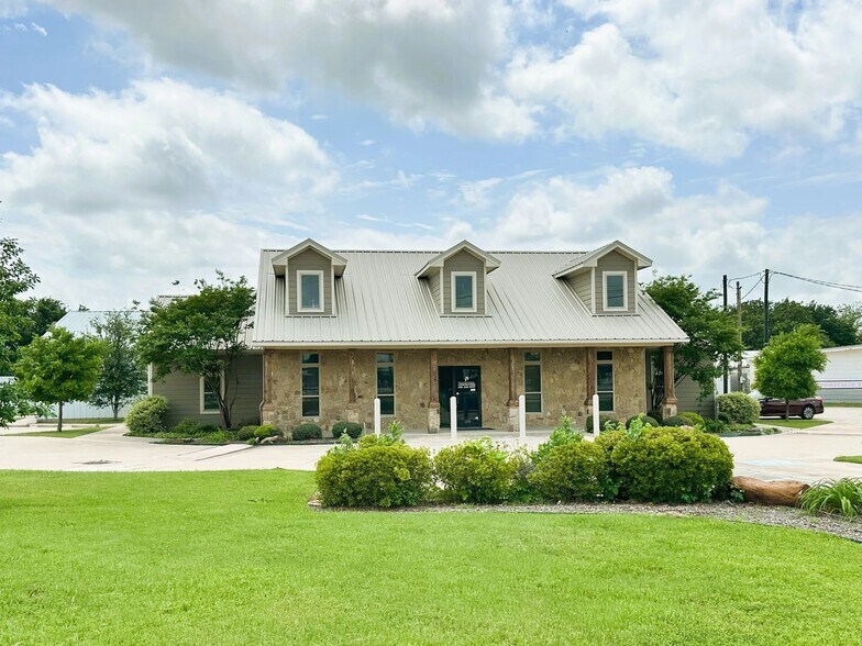 More Photos Of 3209 Fort Worth Dr, Denton Medical For Lease