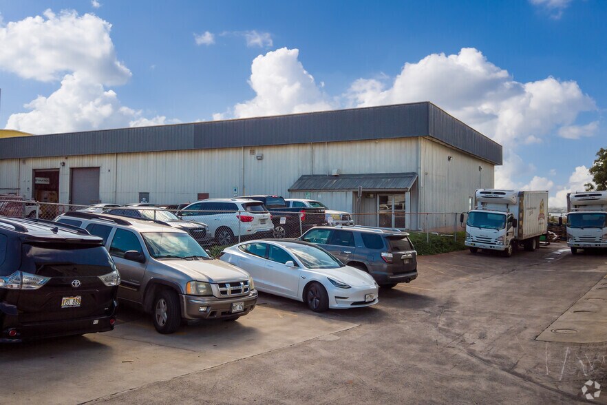 More Photos Of 98-718 Moanalua Rd, Pearl City Warehouse For Lease
