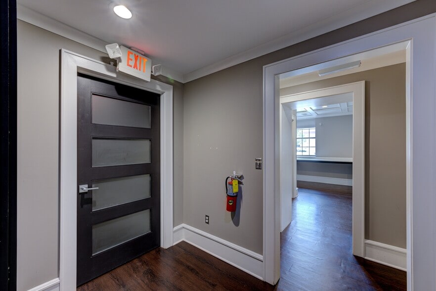 More Photos Of 1608 Taylor St, Columbia Freestanding For Lease