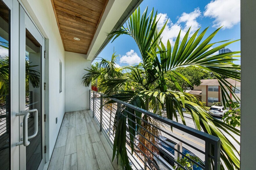 More Photos Of 3305 SW 37th Ave, Miami Office For Sale