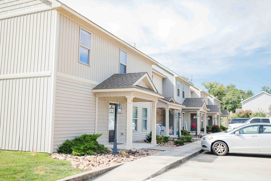 Primary Photo Of 406 S Wilkinson St, Milledgeville Apartments For Sale