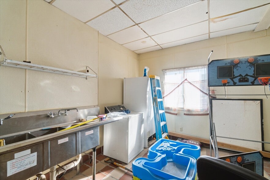 More Photos Of 4248 N 76th St, Milwaukee Storefront Retail Residential For Sale