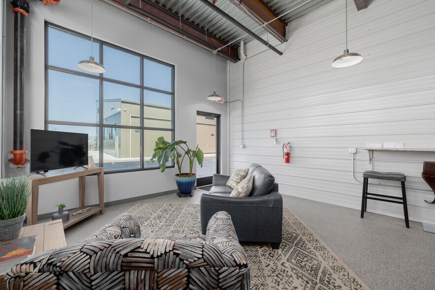 More Photos Of 560-580 Ames St, Lakewood Self Storage For Sale