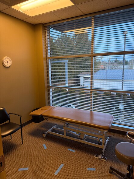 More Photos Of 10305 SW Park Way, Portland Medical For Lease