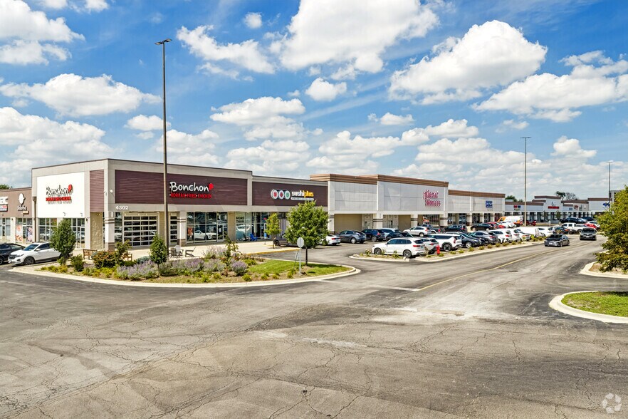 More Photos Of 4302-4442 E New York St, Aurora Unknown For Lease
