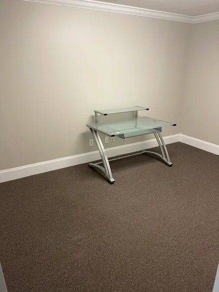 More Photos Of 2719 Graves Dr, Goldsboro Office For Lease