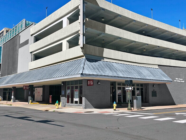 More Photos Of 106 Saint Francis St, Mobile Coworking Space