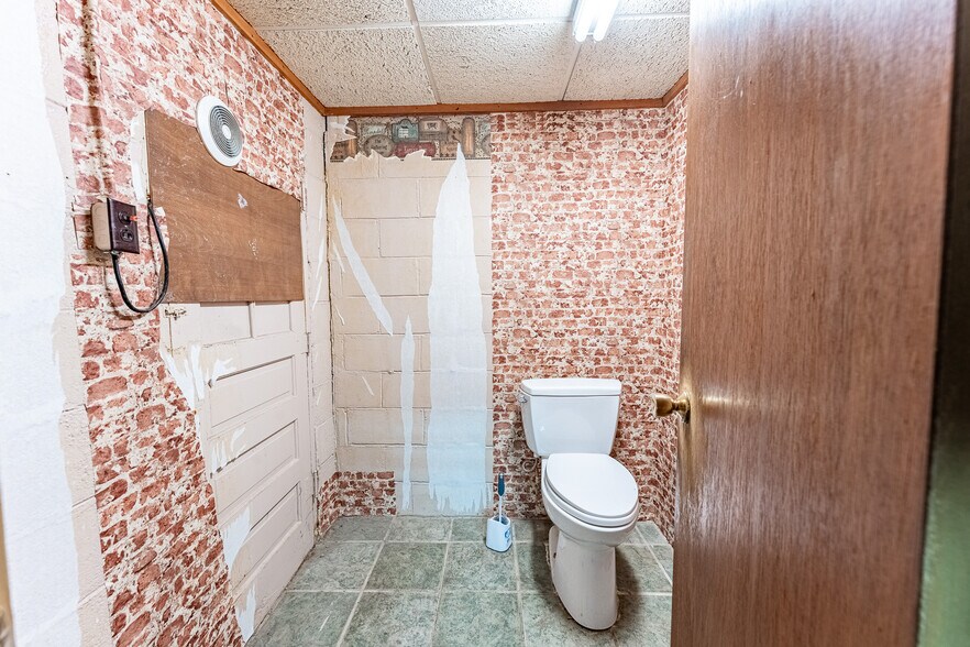 More Photos Of 1770 S Wabash St, Wabash Freestanding For Sale