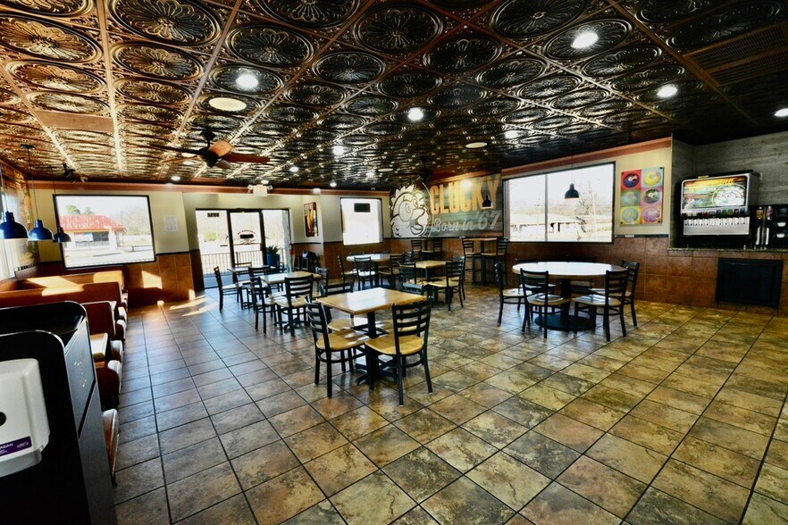 More Photos Of 1210 Lamar Ave, Paris Fast Food For Sale