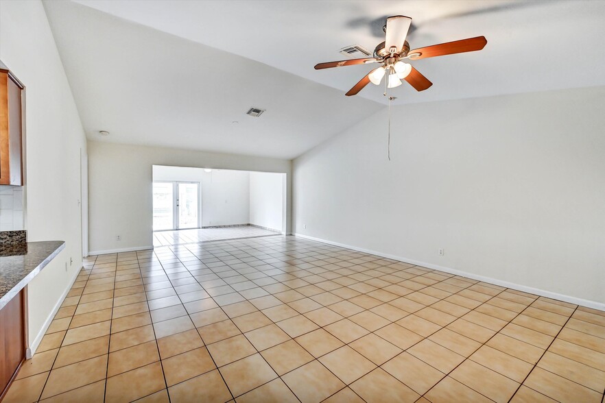 More Photos Of 4707 SW 8th Pl, Cape Coral Apartments For Sale