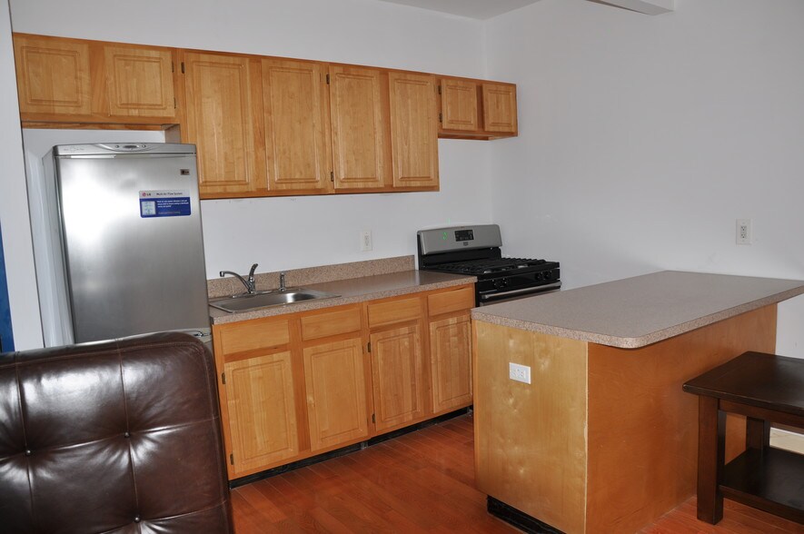 More Photos Of 5909 71st Ave, Ridgewood Restaurant For Lease