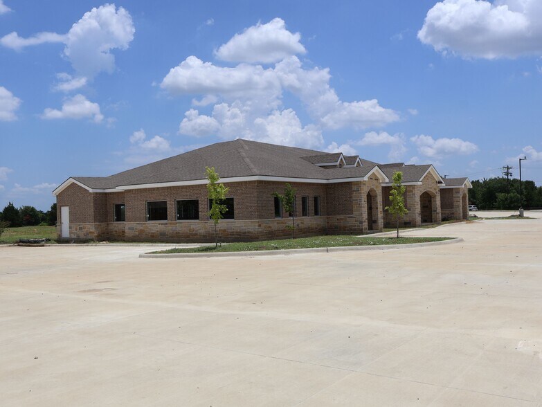 More Photos Of 2821 Jessica Ln, Lucas Office For Sale