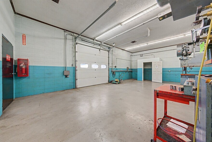 More Photos Of 16771 S 15th St, Galesville Warehouse For Sale