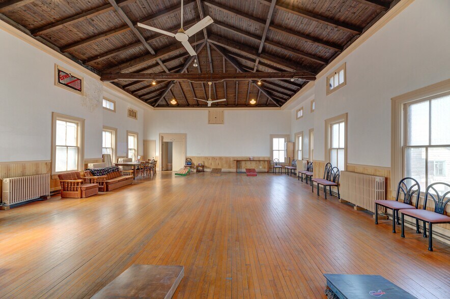 More Photos Of 28 E Main St, Johnstown General Retail For Sale