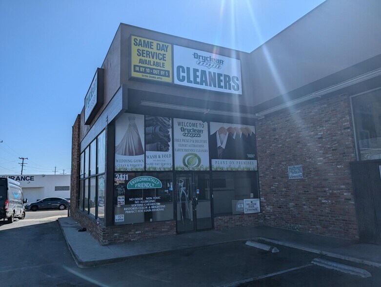 More Photos Of 2411 N San Fernando Blvd, Burbank Convenience Store For Lease