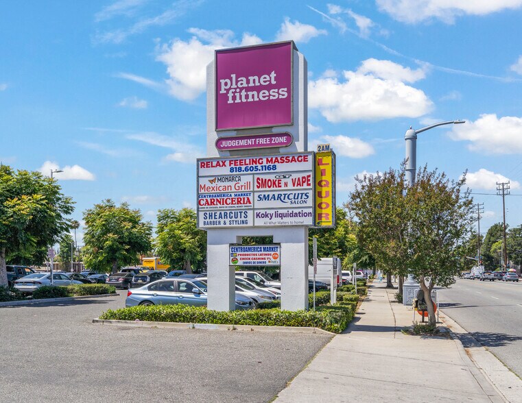 More Photos Of 16930 Parthenia St, Northridge General Retail For Sale