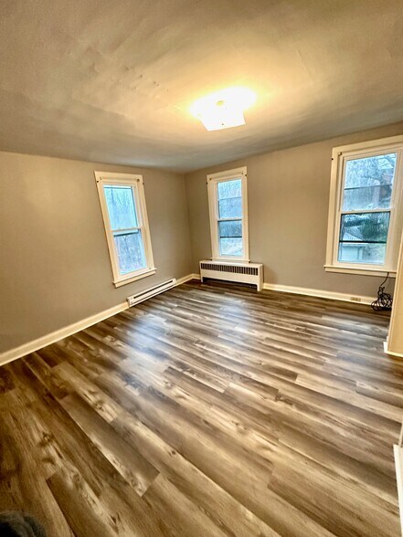 More Photos Of 862 Iron Ridge Rd, Spring Grove Apartments For Sale