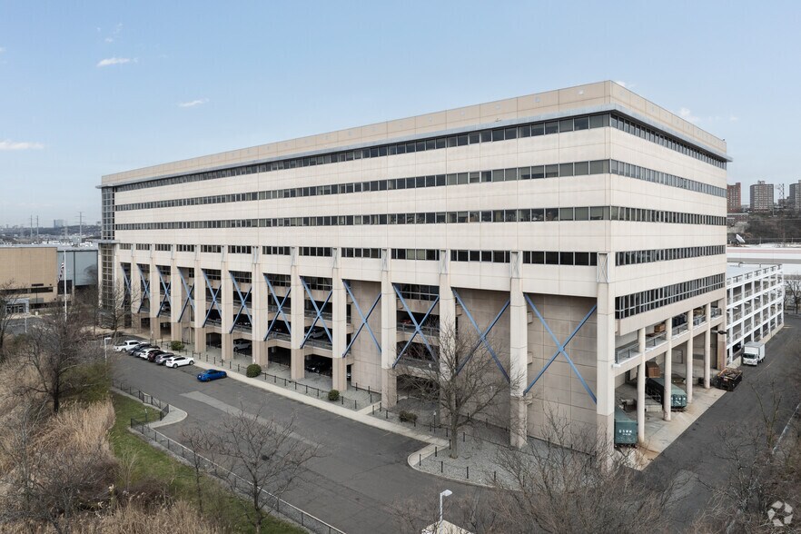 More Photos Of 5901 West Side Ave, North Bergen Office For Lease