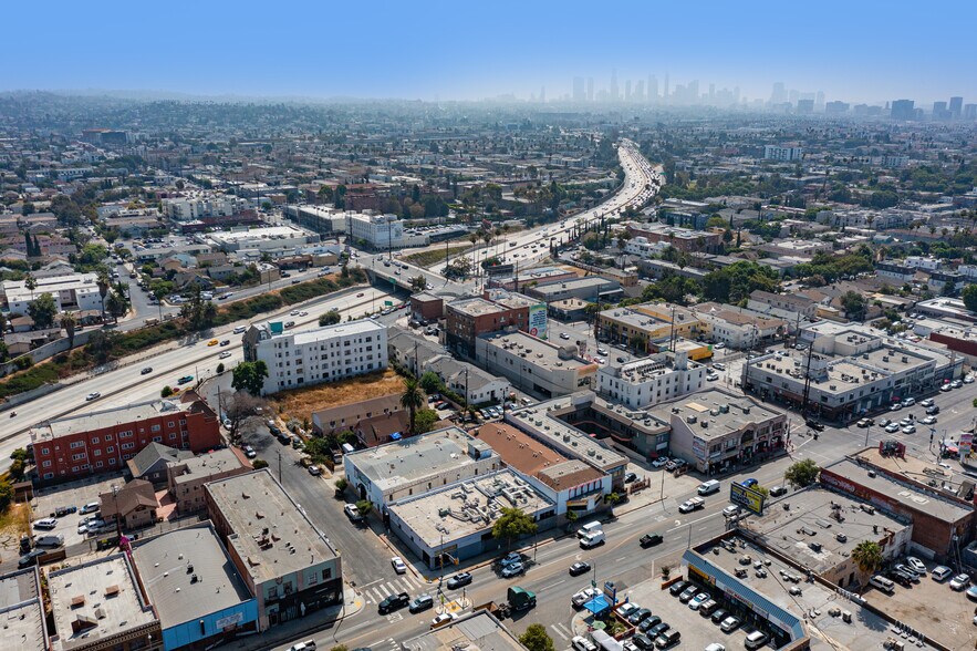 More Photos Of 5454 Virginia Ave, Los Angeles Showroom For Sale