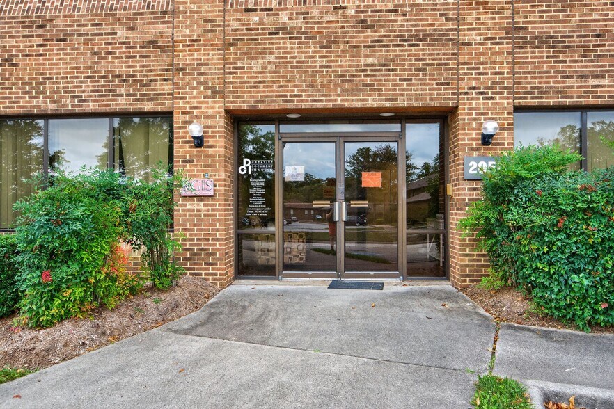 More Photos Of 2050 Old Bridge Rd, Woodbridge Medical For Sale