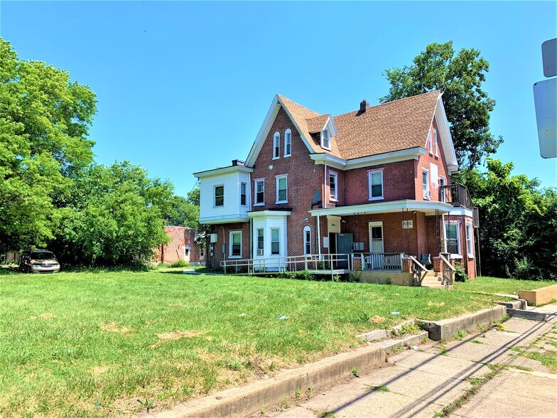 More Photos Of 304 E 9th St, Chester Apartments For Sale