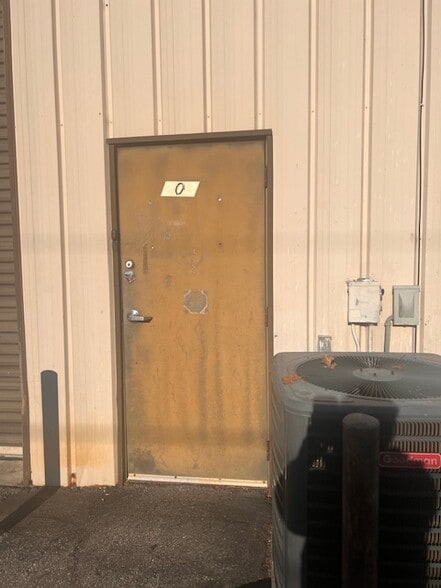 More Photos Of 450 S Cemetery St, Norcross Warehouse For Lease