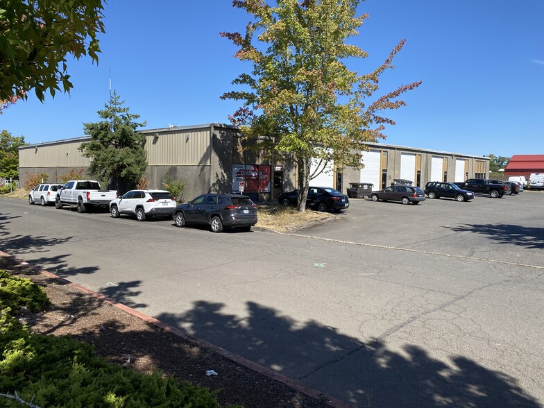 Primary Photo Of 2630 SE 39th Loop, Hillsboro Warehouse For Sale