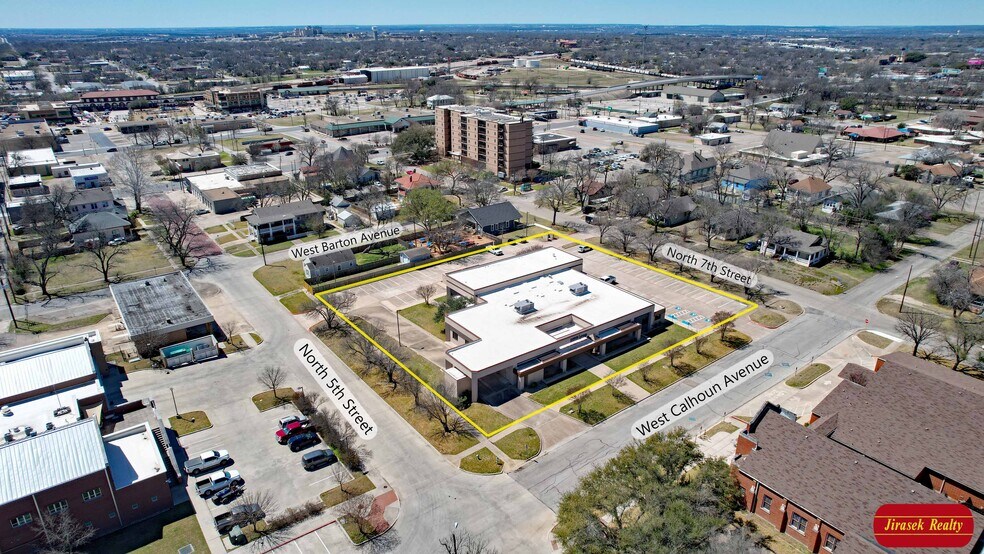 More Photos Of 303 W Calhoun Ave, Temple Office For Sale