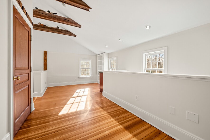More Photos Of 262 New Milford Tpke, New Preston Marble Dale Storefront Retail Residential For Sale