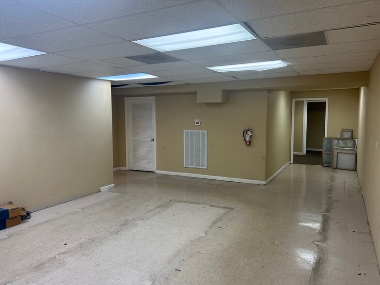 More Photos Of 5208 Charlotte Pike, Nashville Storefront Retail Office For Lease