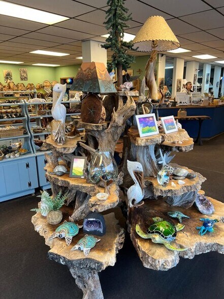 More Photos Of 903 Garibaldi Ave, Garibaldi Freestanding For Sale